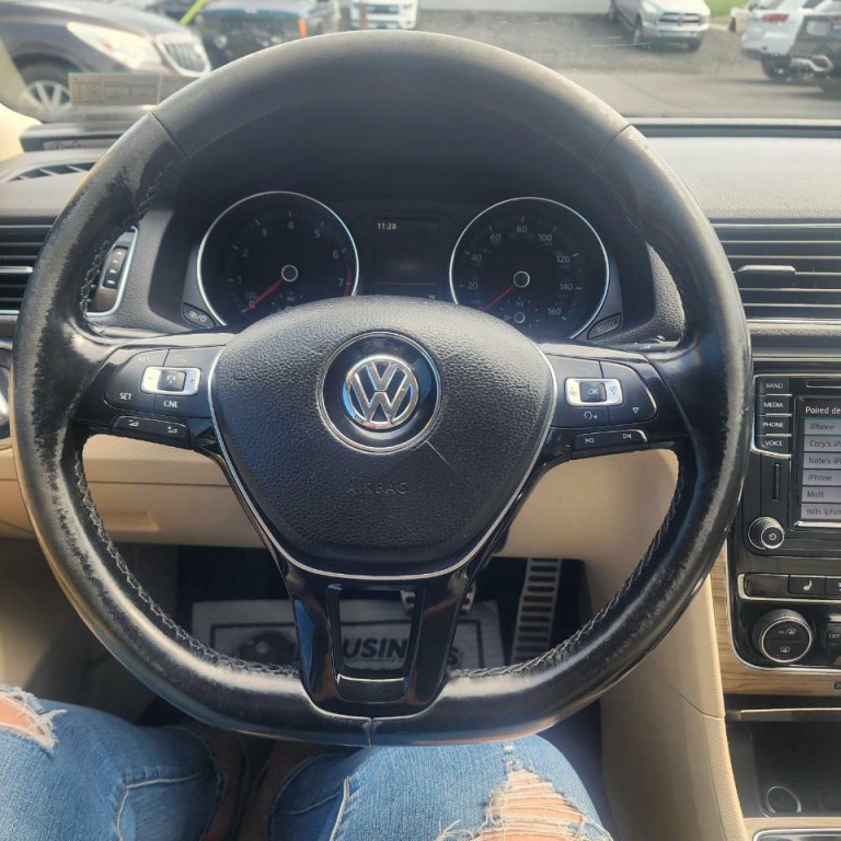 2017 Volkswagen Passat Image 8