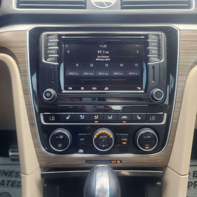 2017 Volkswagen Passat Image 10