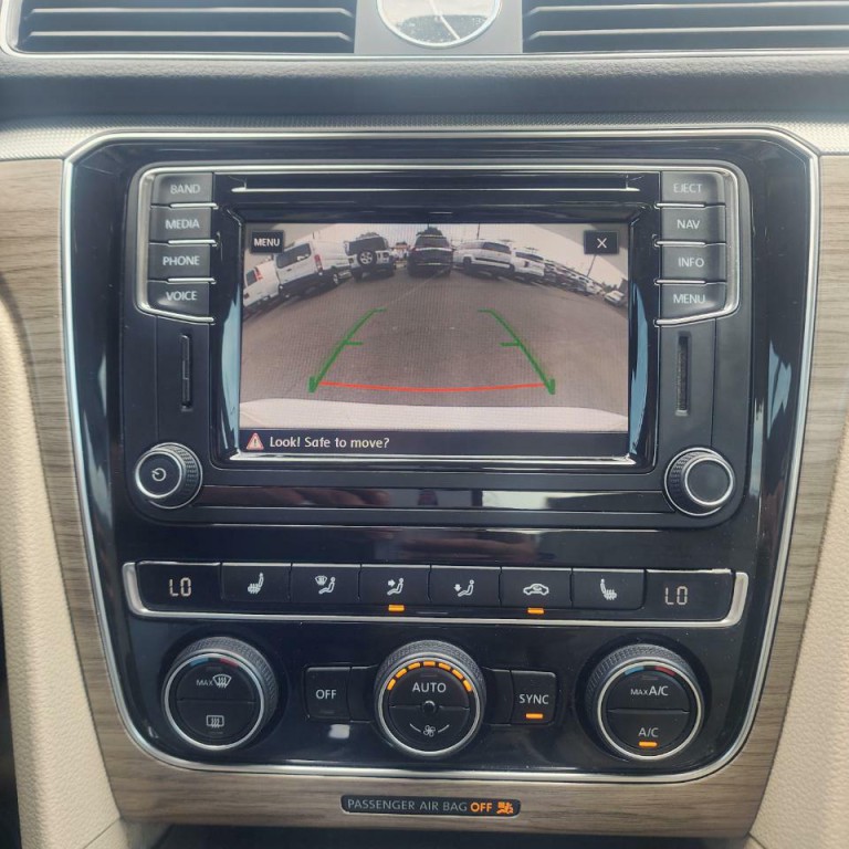 2017 Volkswagen Passat Image 12