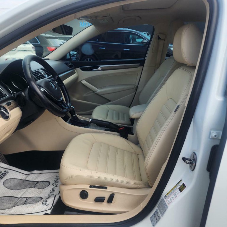 2017 Volkswagen Passat Image 16