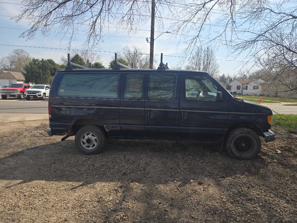 1995 Ford E-150 Image 2
