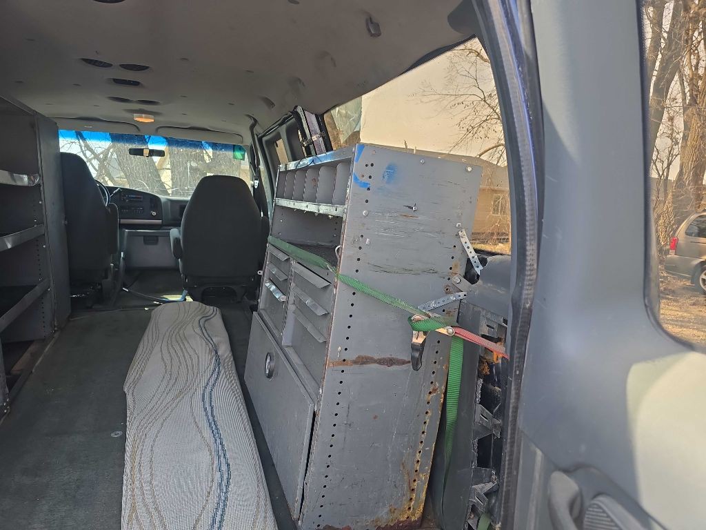 1995 Ford E-150 Image 12