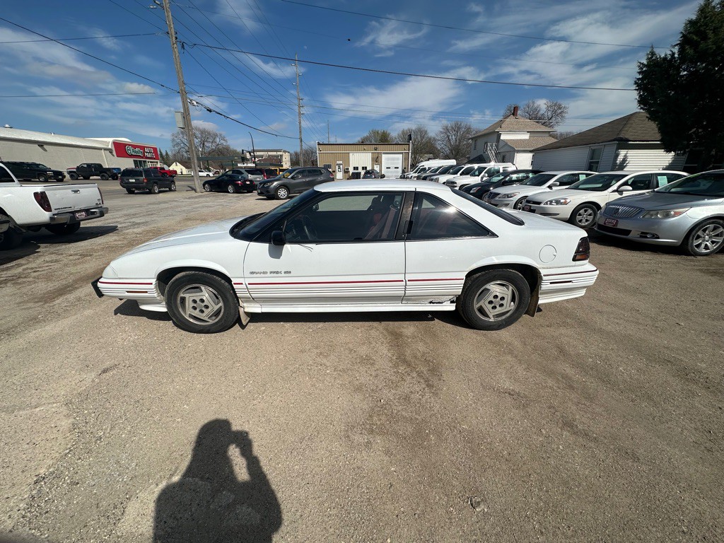 1992 Pontiac Grand Prix Image 2