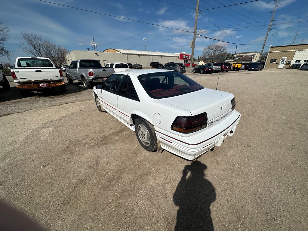 1992 Pontiac Grand Prix Image 3