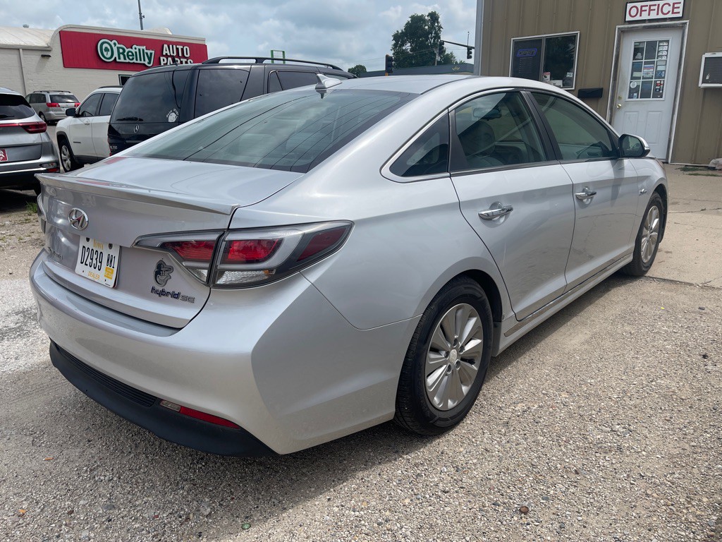 2017 Hyundai Sonata Image 2