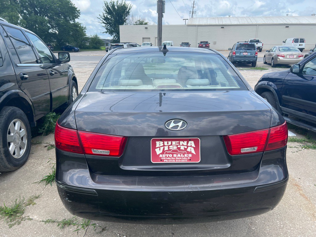 2010 Hyundai Sonata Image 3