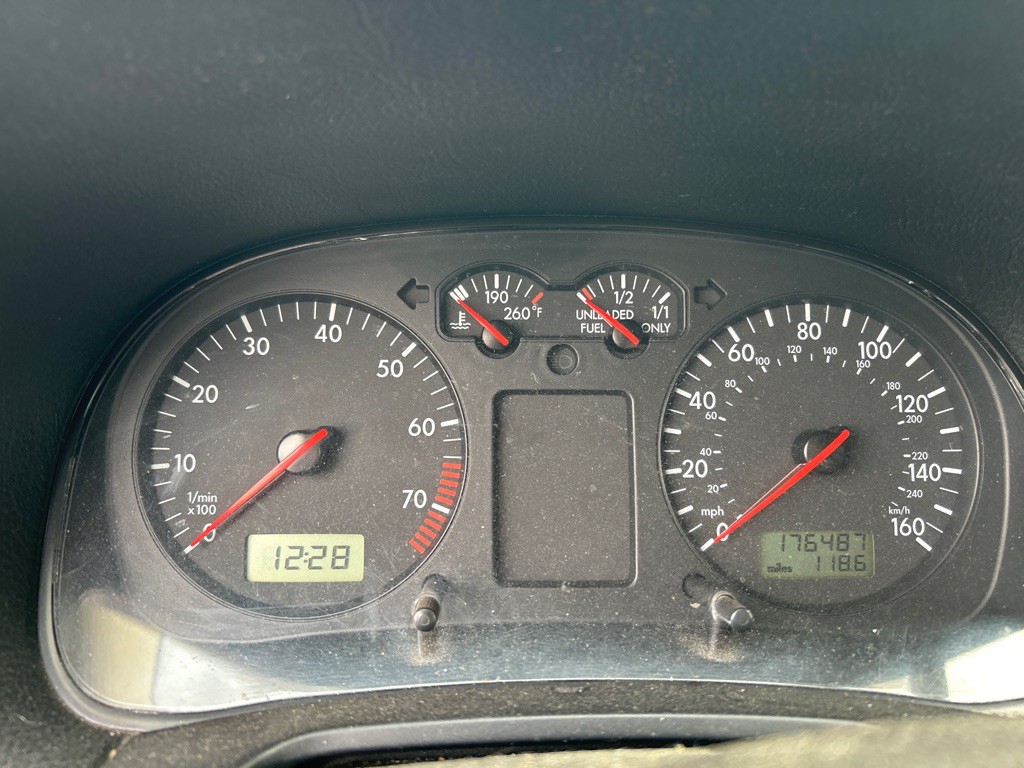 2001 Volkswagen Jetta Image 2