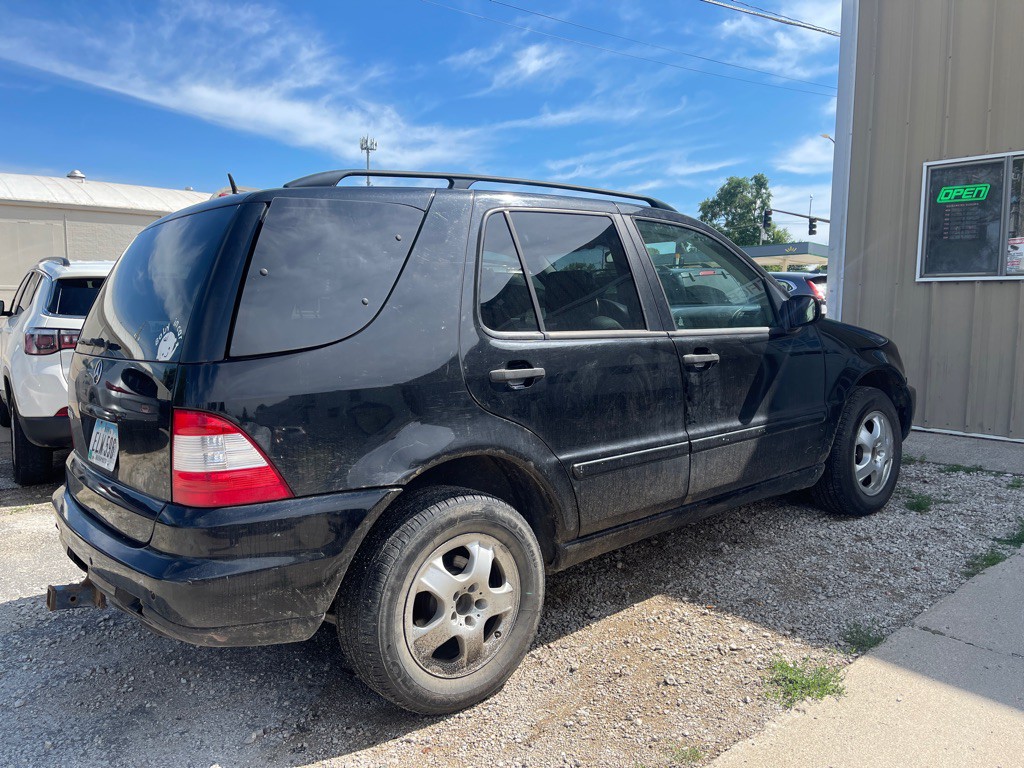 2004 Mercedes-Benz M-Class Image 2