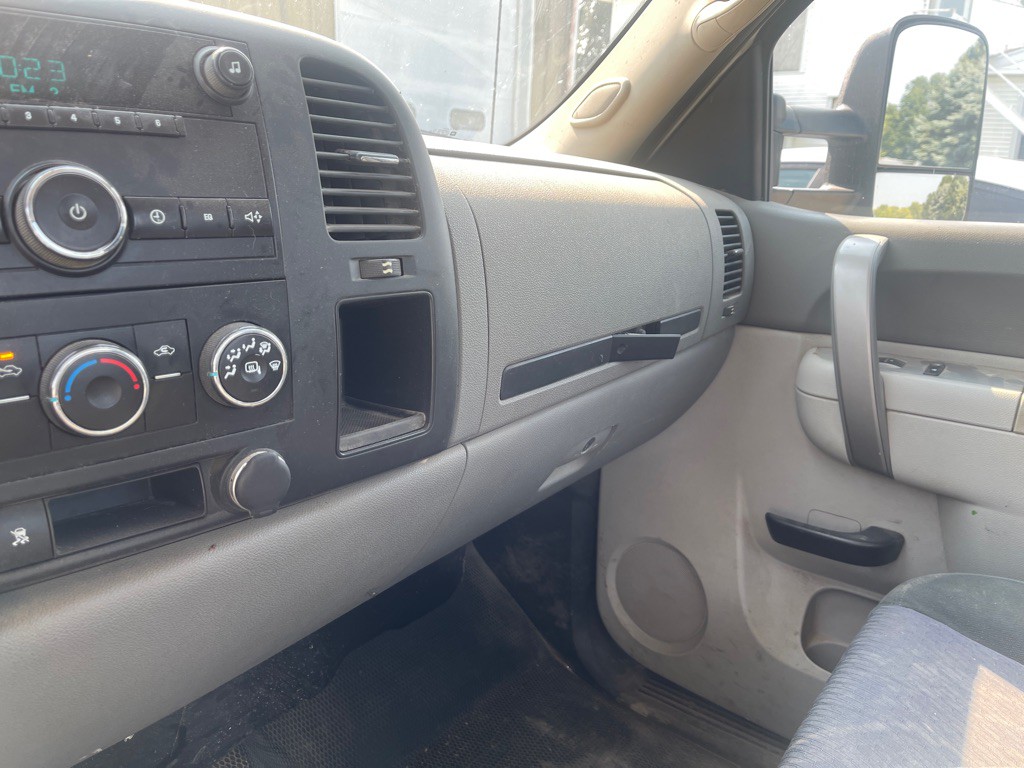 2011 Chevrolet Silverado 1500 Image 3
