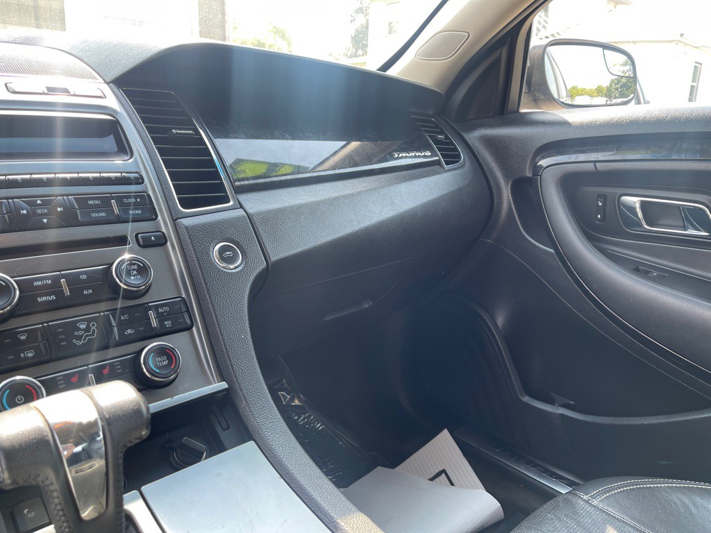2012 Ford Taurus Image 9
