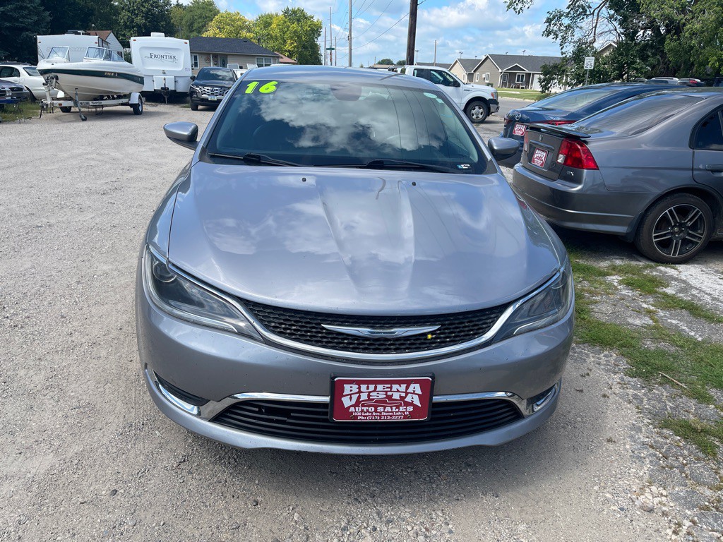 2016 Chrysler 200 Image 4