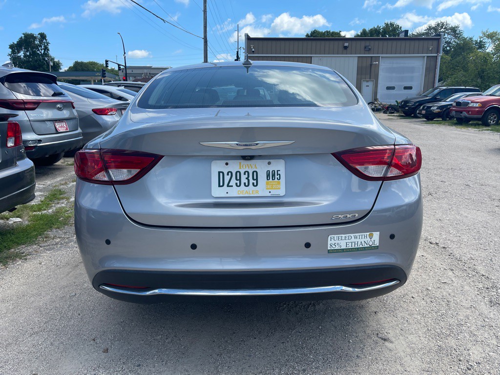 2016 Chrysler 200 Image 5