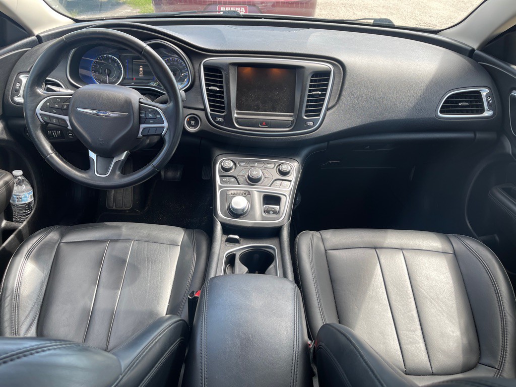 2016 Chrysler 200 Image 6