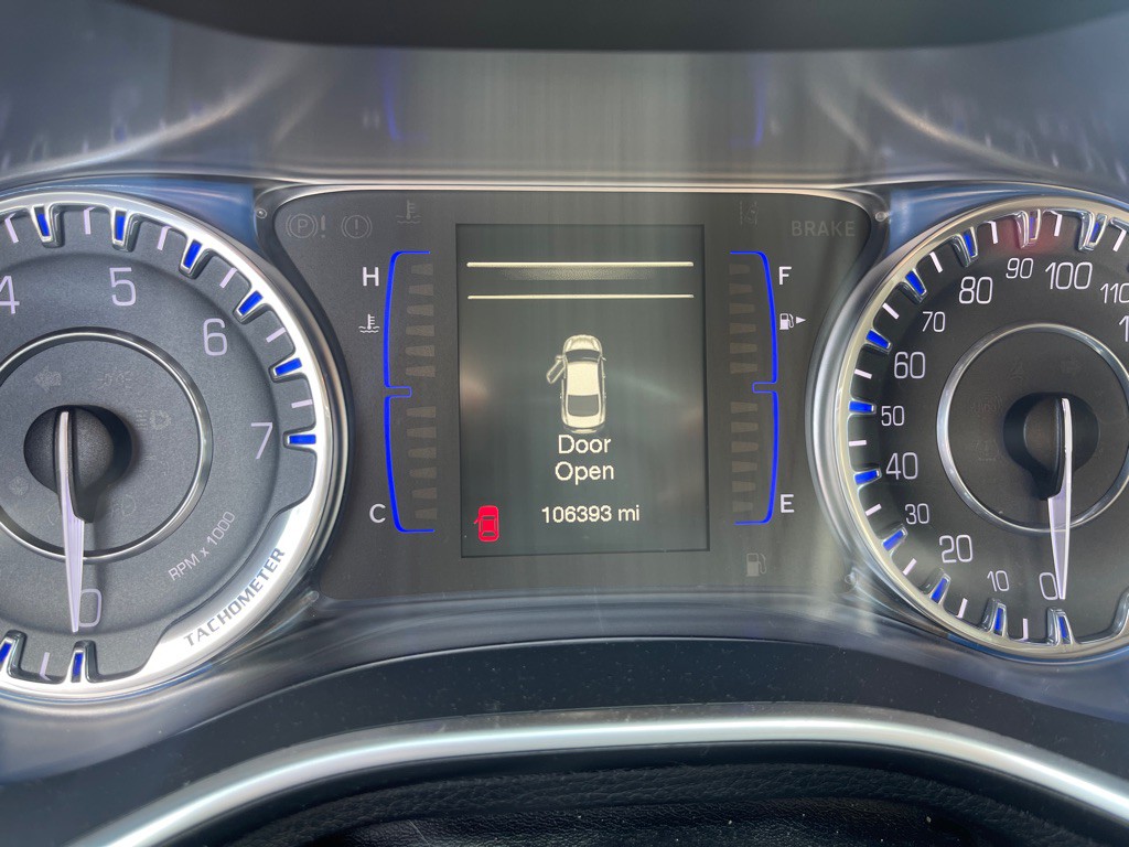 2016 Chrysler 200 Image 7