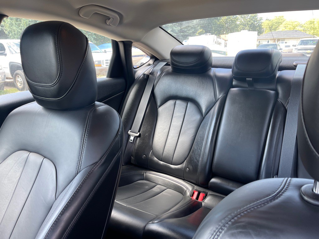 2016 Chrysler 200 Image 8