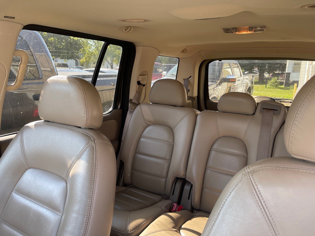 2005 Ford Explorer Image 2