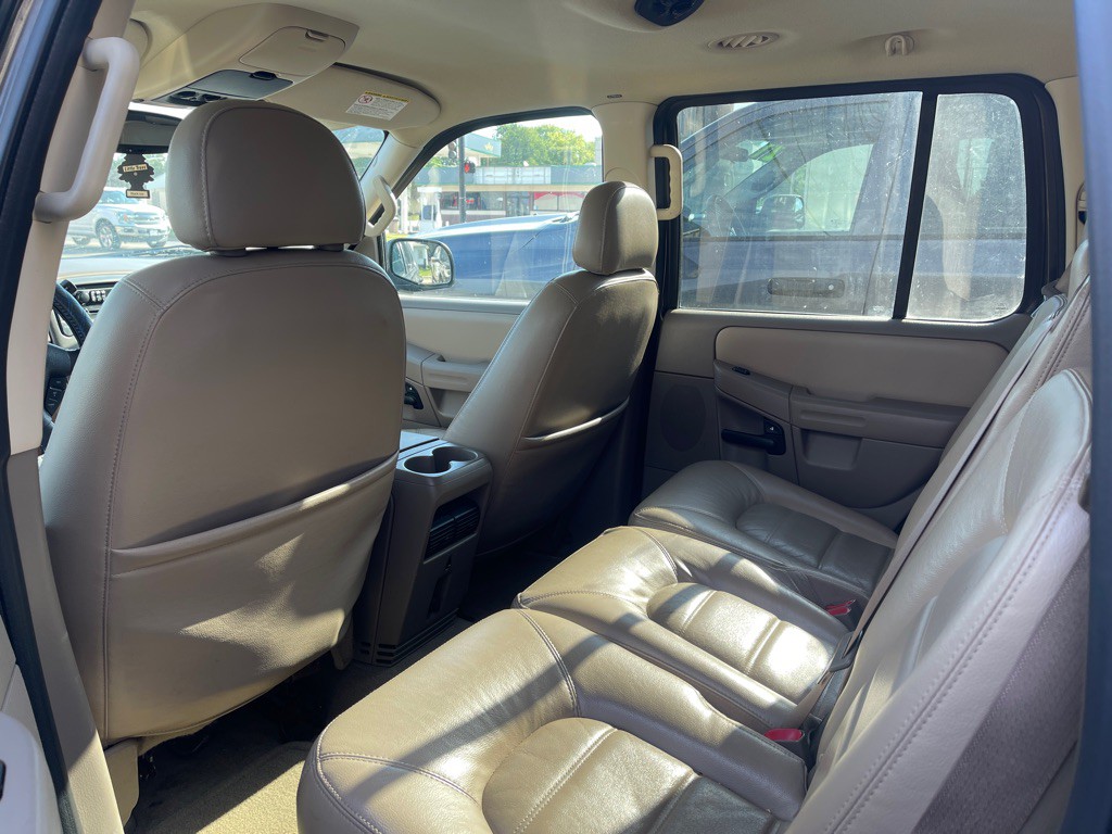 2005 Ford Explorer Image 5