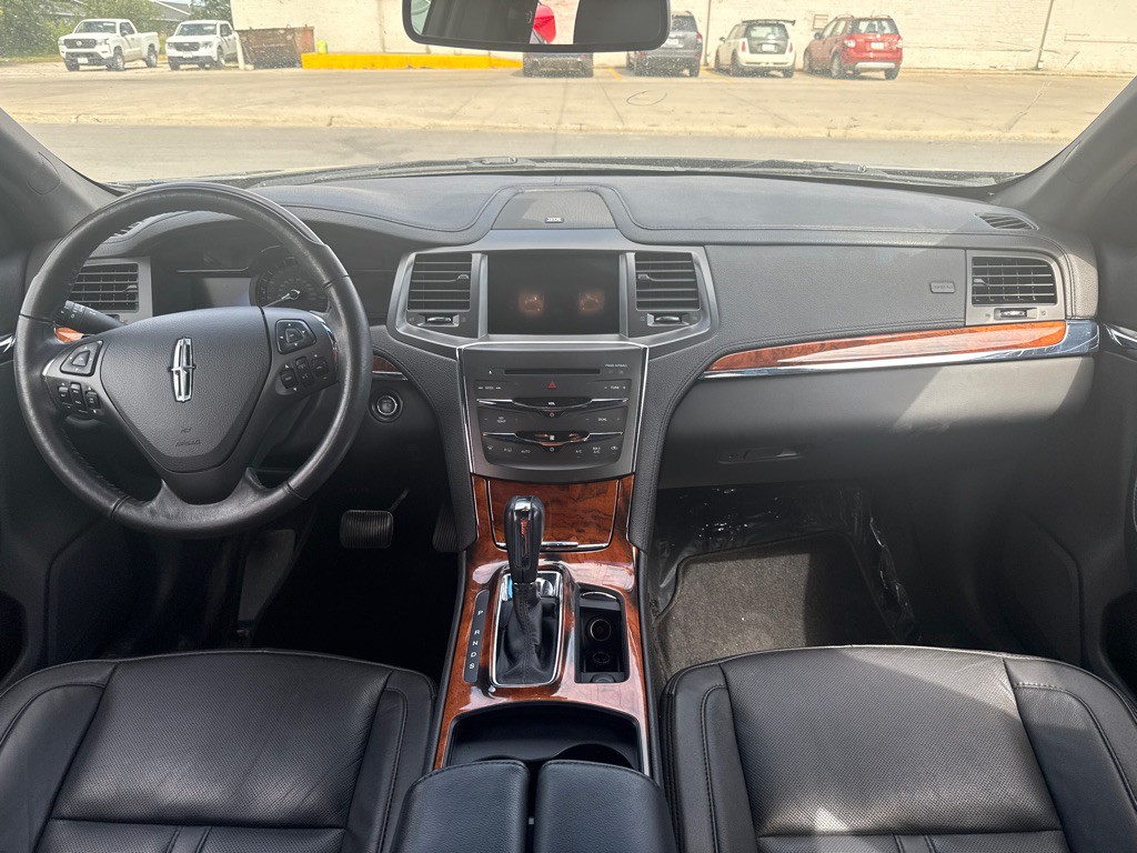 2016 Lincoln MKS Image 10