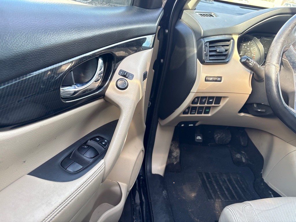 2017 Nissan Rogue Image 8