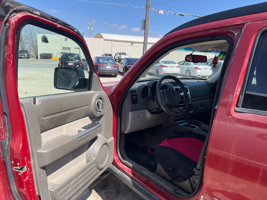 2007 Dodge Nitro Image 2