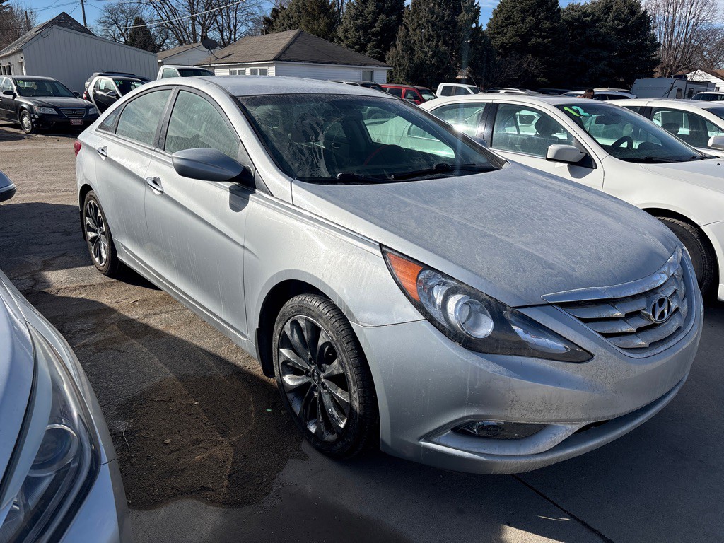 2011 Hyundai Sonata Image 2