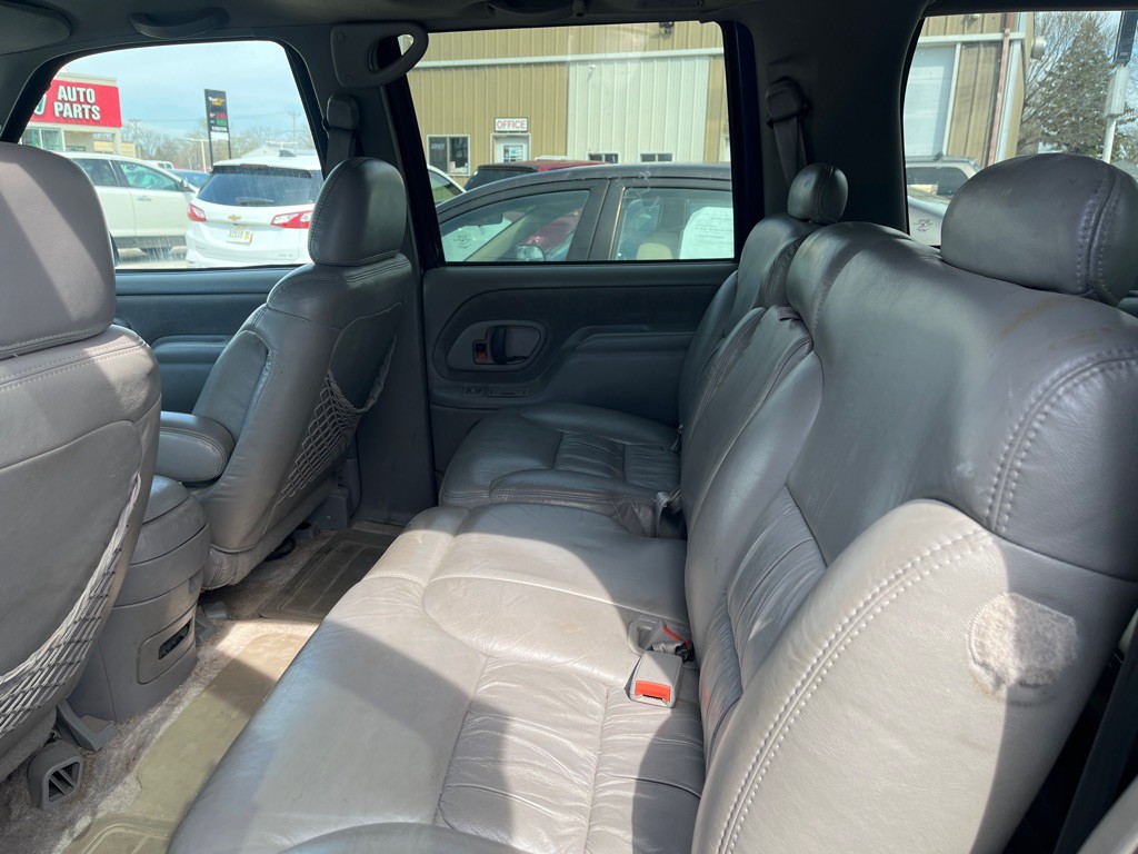 1997 Chevrolet Suburban Image 3