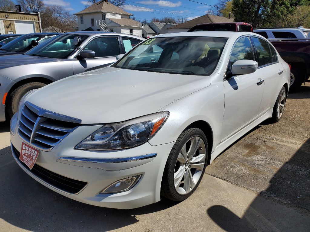 2013 Hyundai Genesis Image 2