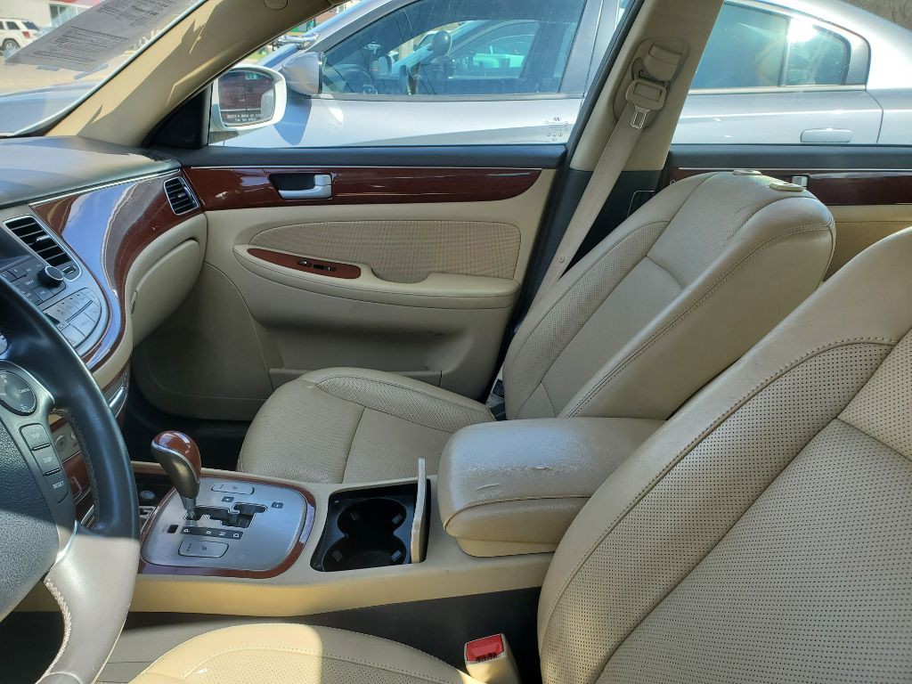 2013 Hyundai Genesis Image 3