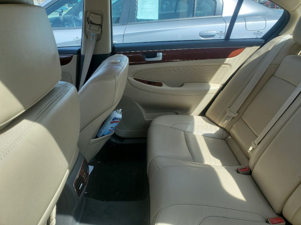 2013 Hyundai Genesis Image 4