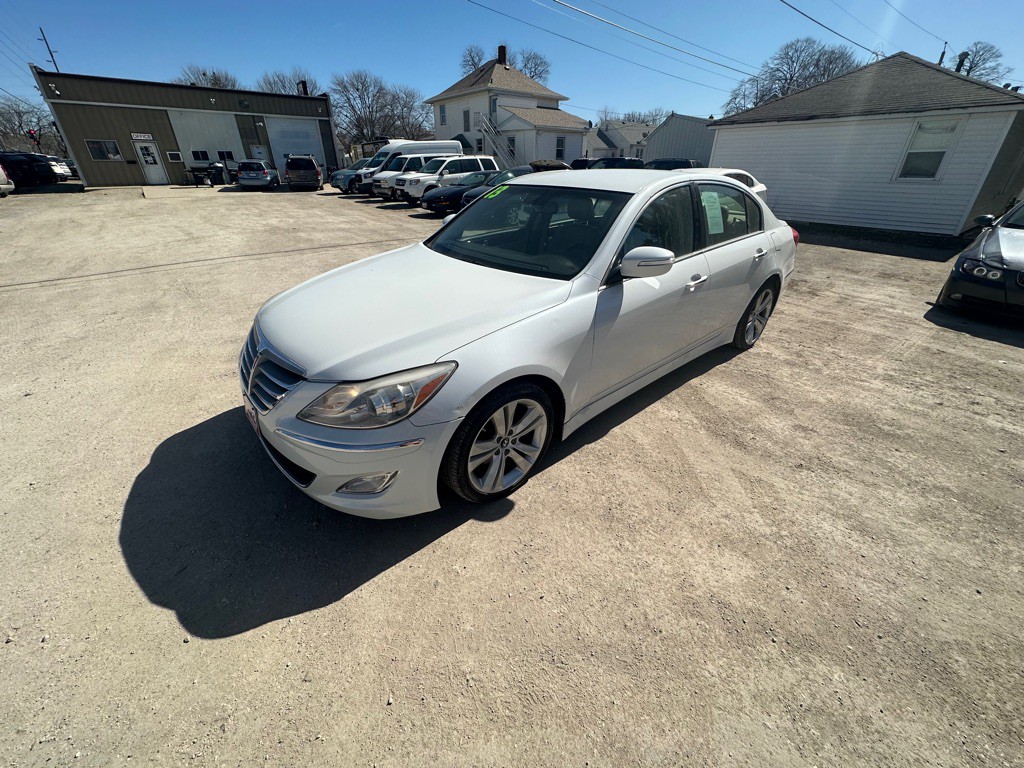 2013 Hyundai Genesis Image 8