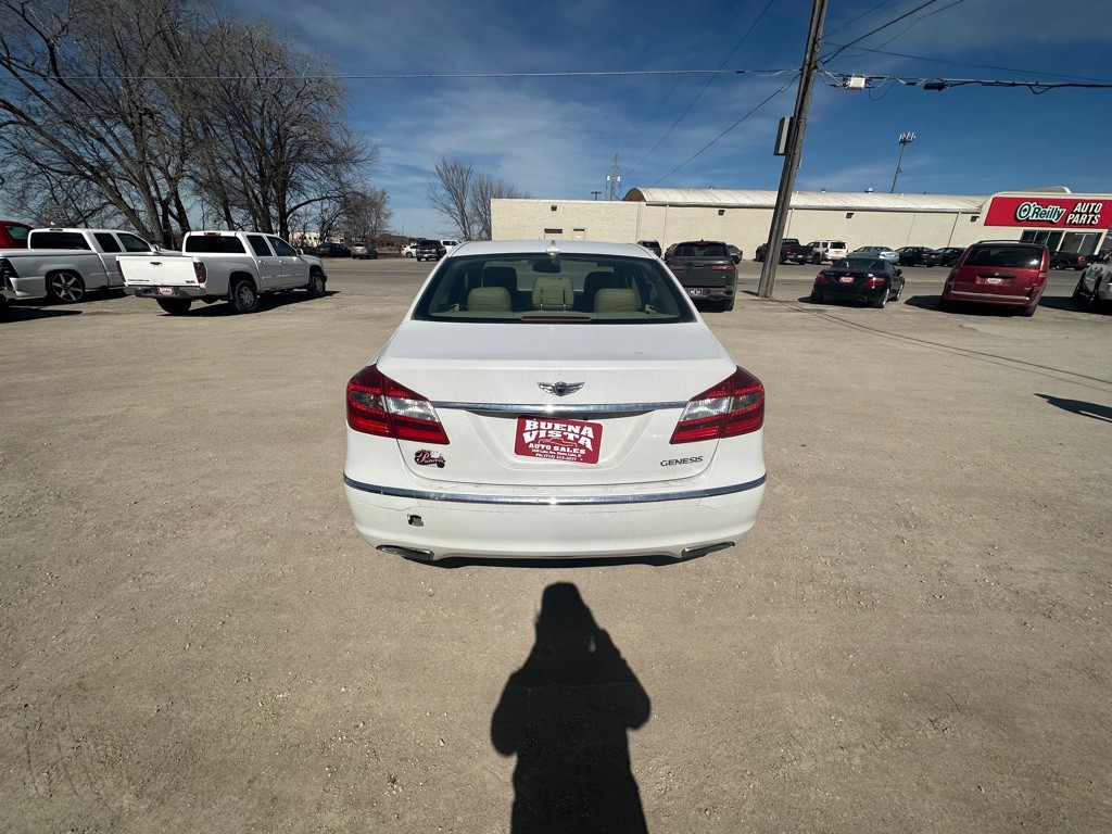 2013 Hyundai Genesis Image 11