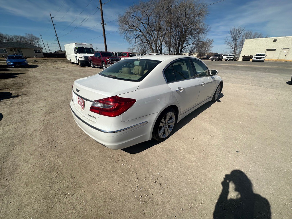 2013 Hyundai Genesis Image 12
