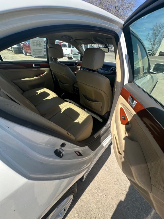 2013 Hyundai Genesis Image 19