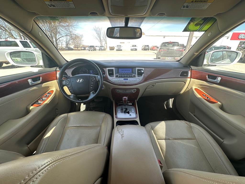 2013 Hyundai Genesis Image 21