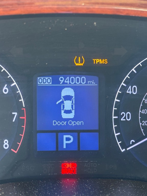 2013 Hyundai Genesis Image 23