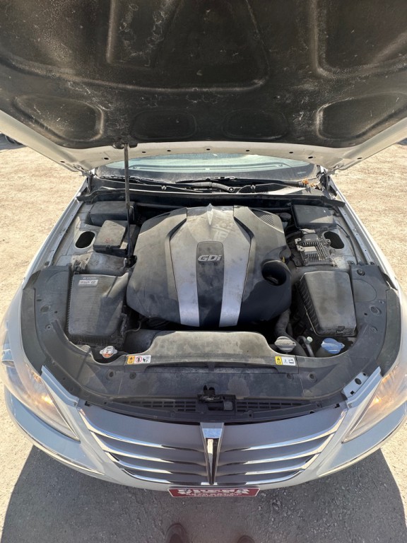 2013 Hyundai Genesis Image 25