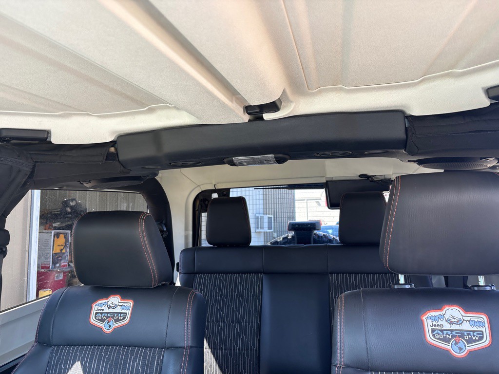 2012 Jeep Wrangler Image 9