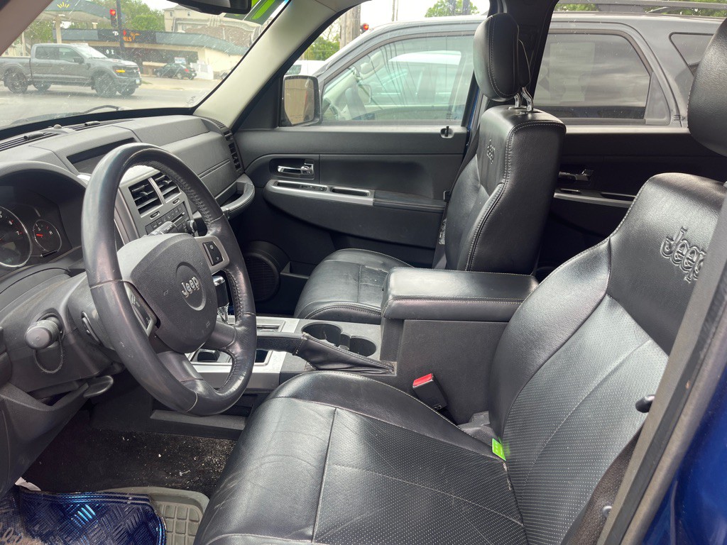 2010 Jeep Liberty Image 13