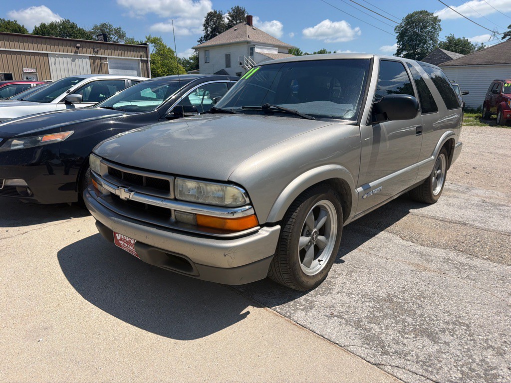 2001 Chevrolet Blazer Image 1