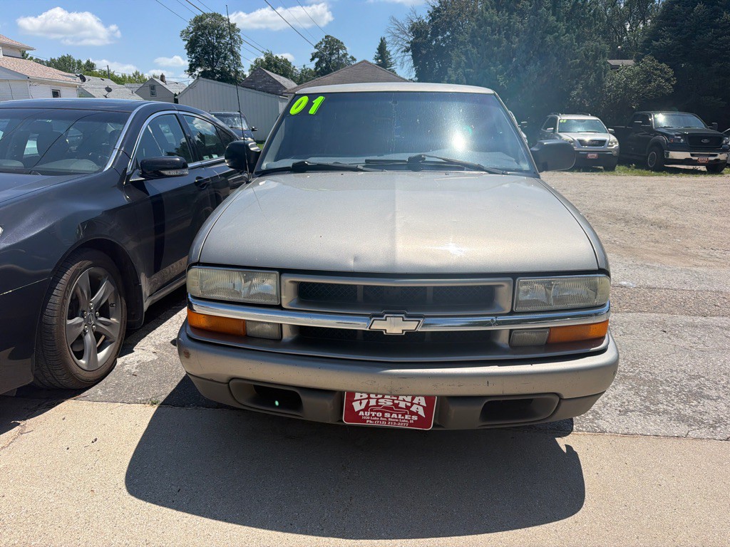 2001 Chevrolet Blazer Image 3