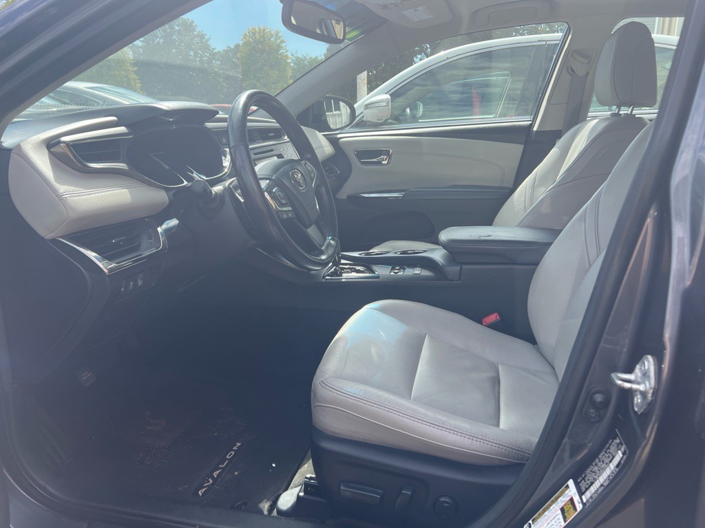 2013 Toyota Avalon Image 2