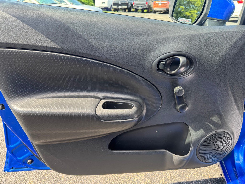 2015 Nissan Versa Image 11