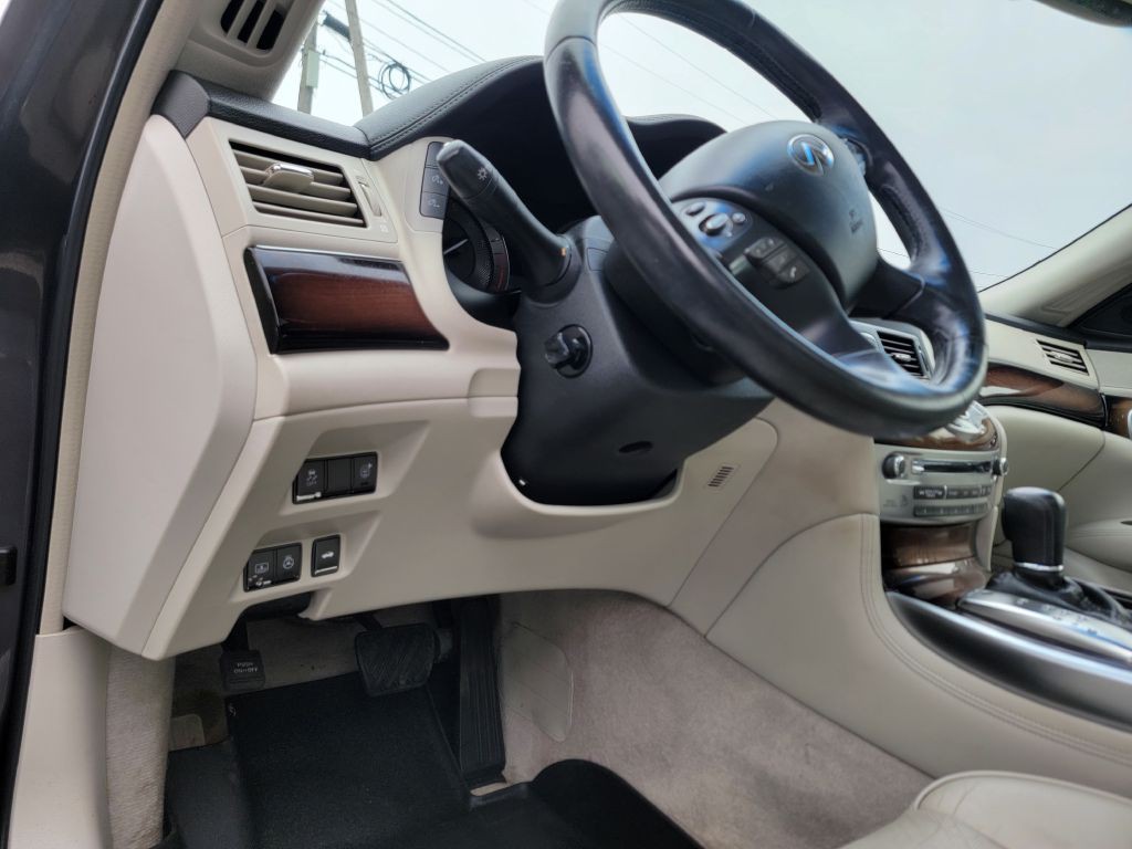 2012 INFINITI M37 Image 8