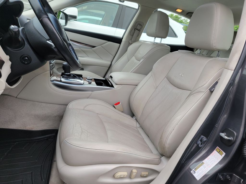 2012 INFINITI M37 Image 9