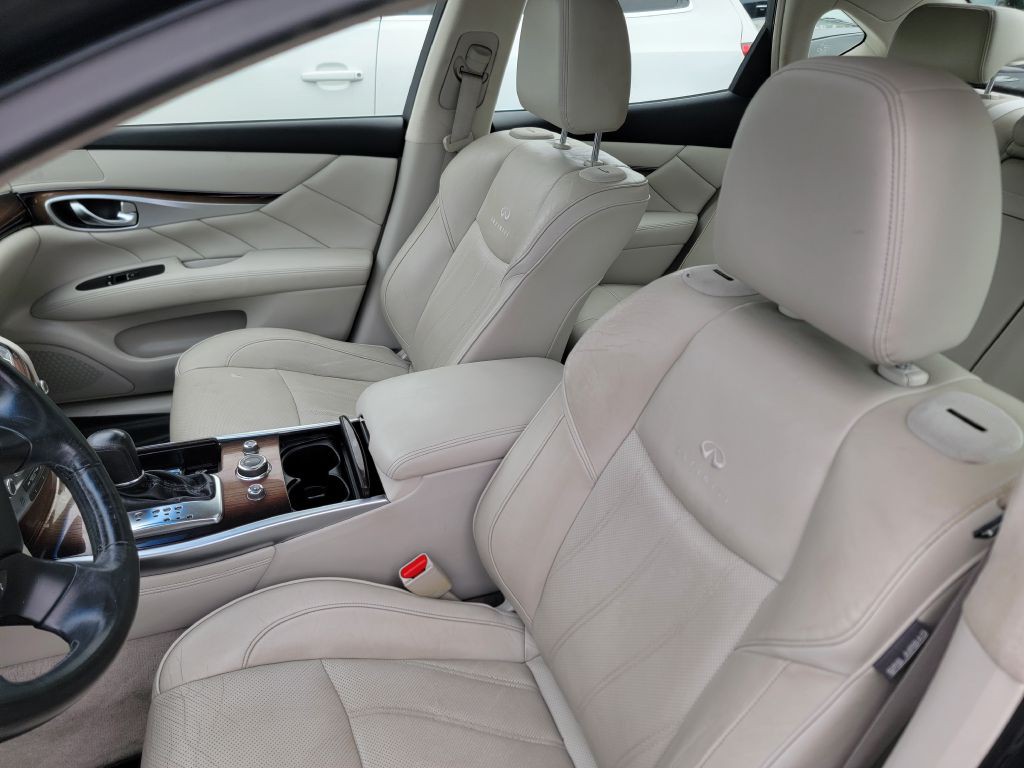 2012 INFINITI M37 Image 11