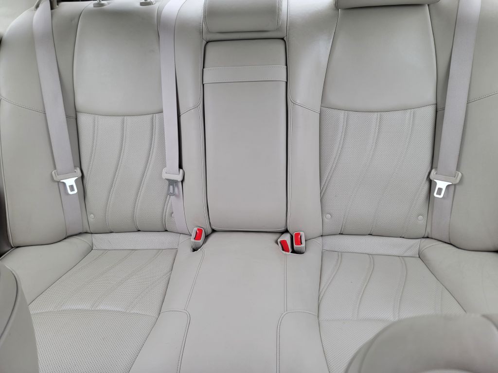 2012 INFINITI M37 Image 12
