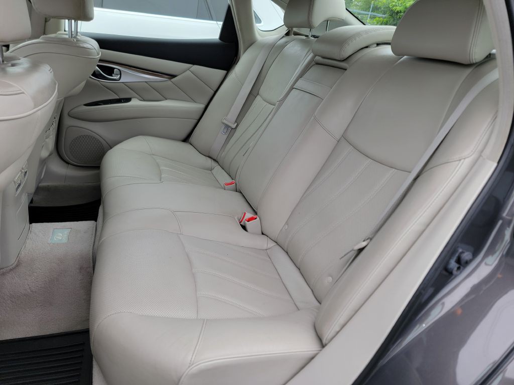 2012 INFINITI M37 Image 13