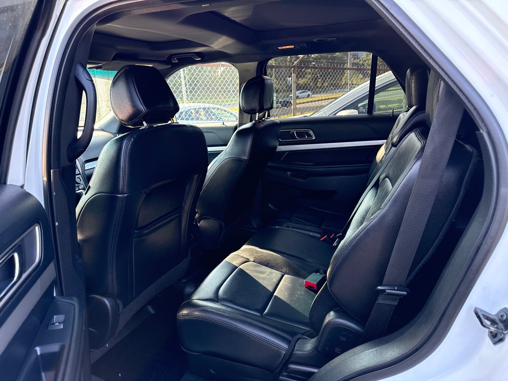 2016 Ford Explorer Image 4