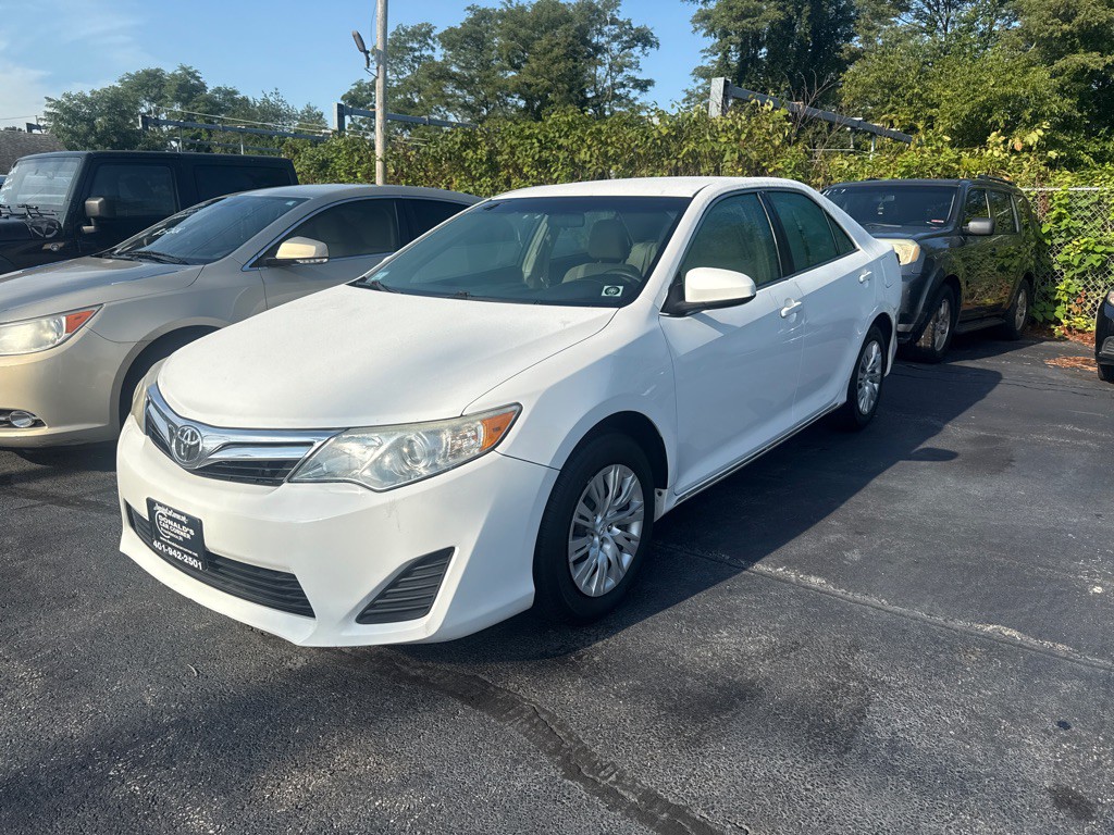 2014 Toyota Camry Image 2