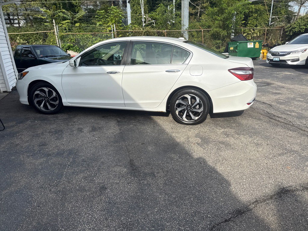 2016 Honda Accord Image 1